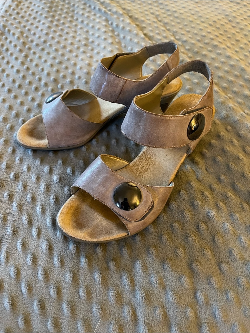 Rieker Taupe Leather Open-Toe Slingback Sandals with Decorative Button size8.5-9